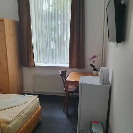 Zum Lichtenberger Konukevi Berlin