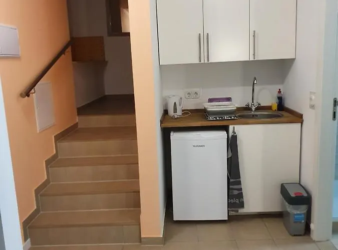 Zum Lichtenberger בית הארחה 3*